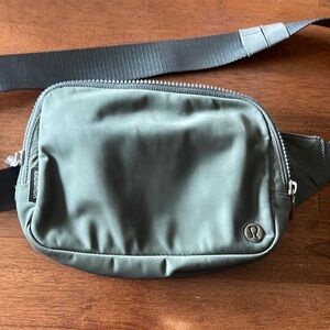 Lululemon Gray Everywhere Belt